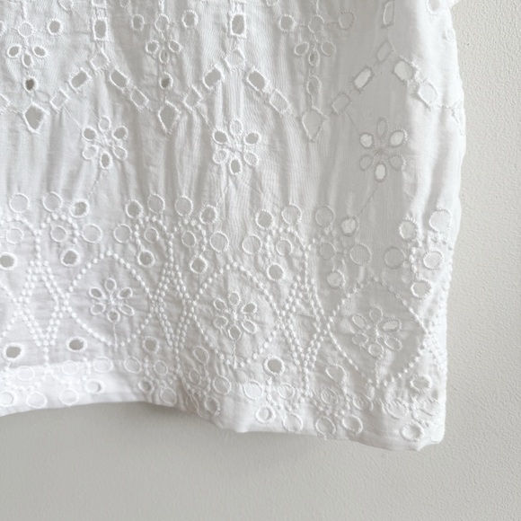 New! ABERCROMBIE • Short-Sleeve Cropped Schiffli Shirt in White - Picture 9 of 14